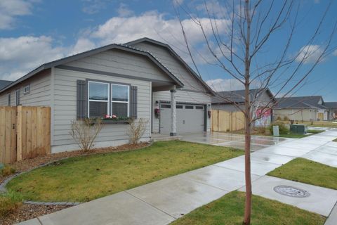 Tiny photo for 3812 SW Pumice Place, Redmond, OR 97756 (MLS # 220212804)