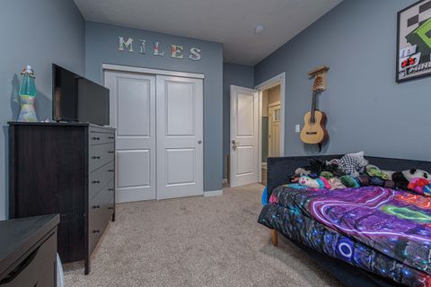 Tiny photo for 3812 SW Pumice Place, Redmond, OR 97756 (MLS # 220212804)
