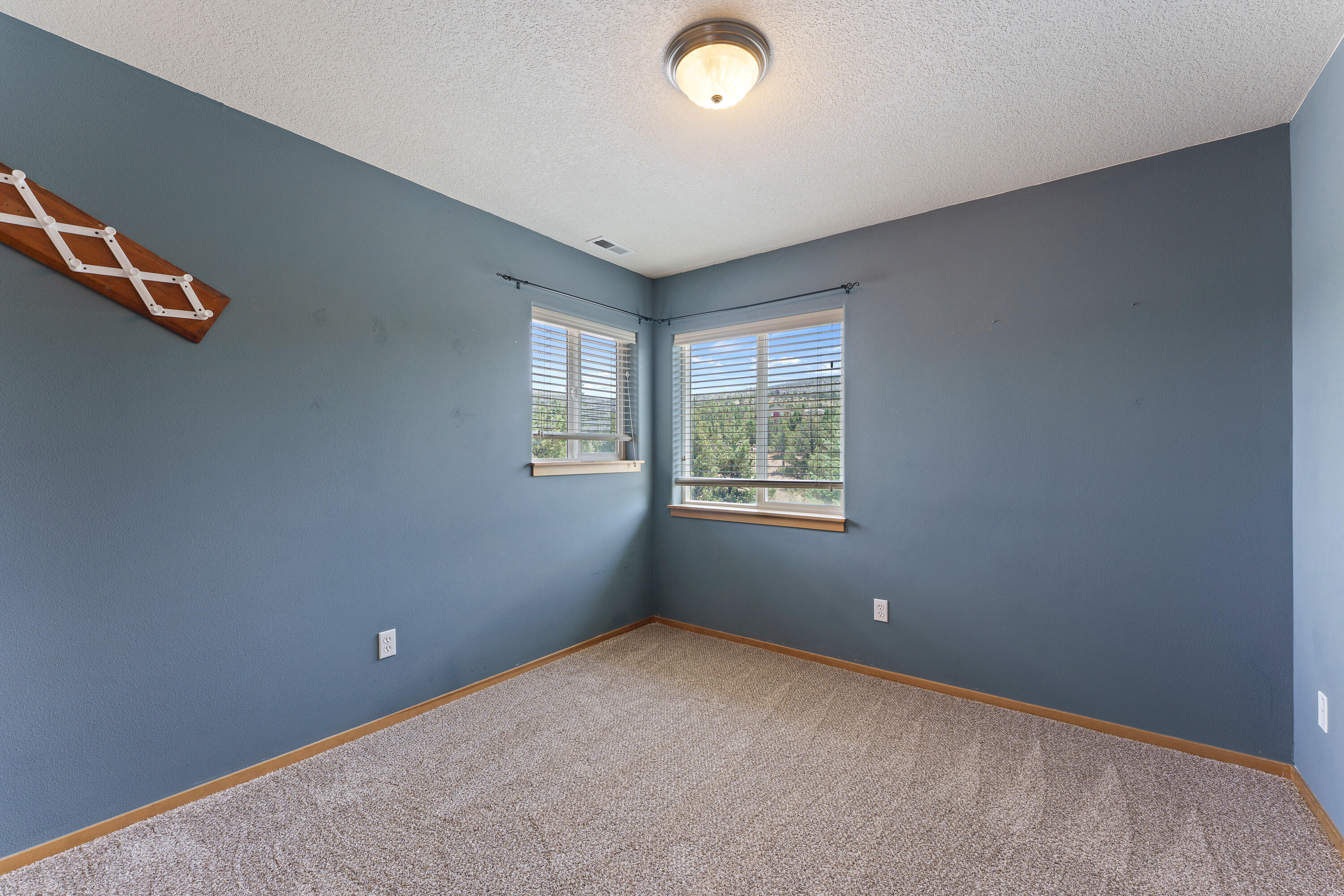 Mtn View Estate - Residential