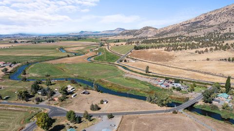 Tiny photo for 10403 Matney Way, Klamath Falls, OR 97603 (MLS # 220216413)