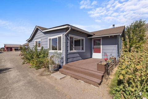 Tiny photo for 10403 Matney Way, Klamath Falls, OR 97603 (MLS # 220216413)