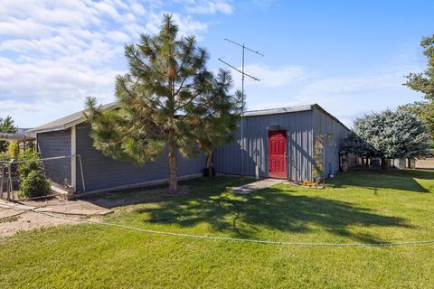 Tiny photo for 10403 Matney Way, Klamath Falls, OR 97603 (MLS # 220216413)