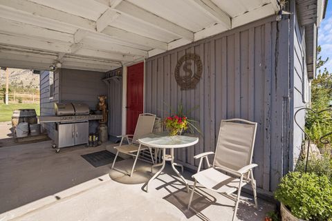 Tiny photo for 10403 Matney Way, Klamath Falls, OR 97603 (MLS # 220216413)