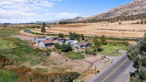 Tiny photo for 10403 Matney Way, Klamath Falls, OR 97603 (MLS # 220216413)