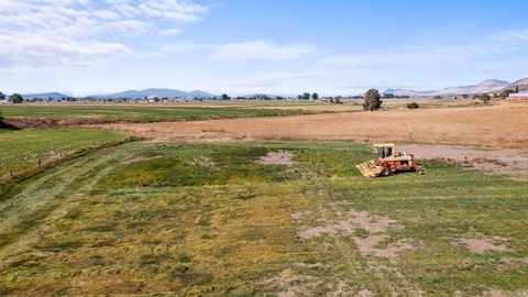 Tiny photo for 10403 Matney Way, Klamath Falls, OR 97603 (MLS # 220216413)