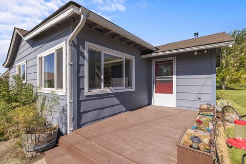 Tiny photo for 10403 Matney Way, Klamath Falls, OR 97603 (MLS # 220216413)