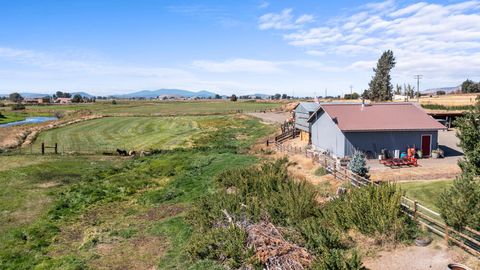 Tiny photo for 10403 Matney Way, Klamath Falls, OR 97603 (MLS # 220216413)