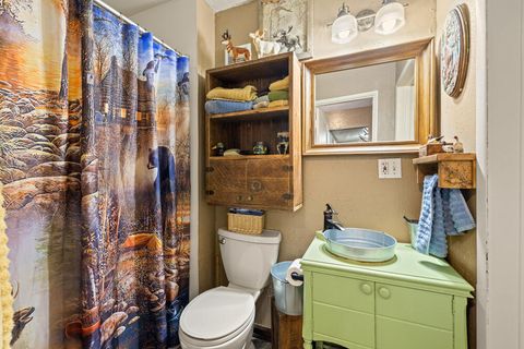 Tiny photo for 10403 Matney Way, Klamath Falls, OR 97603 (MLS # 220216413)