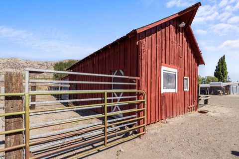 Tiny photo for 10403 Matney Way, Klamath Falls, OR 97603 (MLS # 220216413)