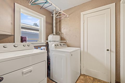 Tiny photo for 10403 Matney Way, Klamath Falls, OR 97603 (MLS # 220216413)