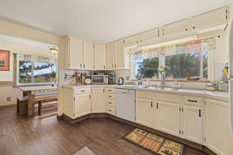 Tiny photo for 10403 Matney Way, Klamath Falls, OR 97603 (MLS # 220216413)