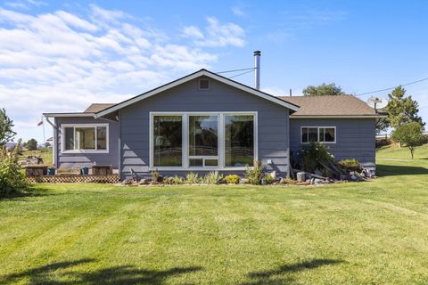 Tiny photo for 10403 Matney Way, Klamath Falls, OR 97603 (MLS # 220216413)