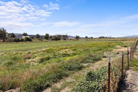 Tiny photo for 10403 Matney Way, Klamath Falls, OR 97603 (MLS # 220216413)