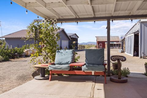 Tiny photo for 10403 Matney Way, Klamath Falls, OR 97603 (MLS # 220216413)