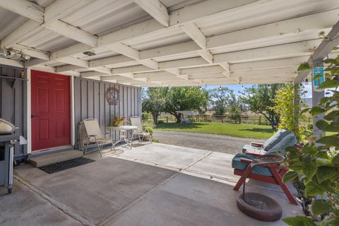 Tiny photo for 10403 Matney Way, Klamath Falls, OR 97603 (MLS # 220216413)