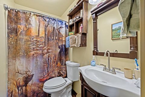 Tiny photo for 10403 Matney Way, Klamath Falls, OR 97603 (MLS # 220216413)