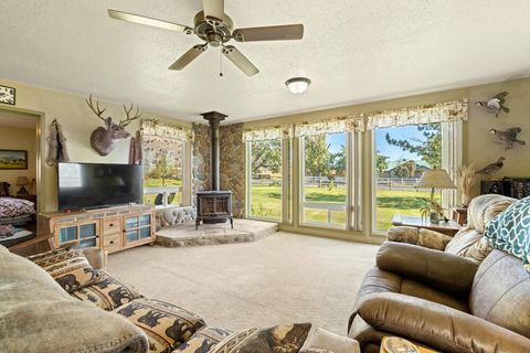 Tiny photo for 10403 Matney Way, Klamath Falls, OR 97603 (MLS # 220216413)