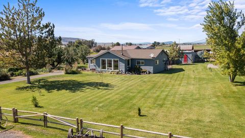 Tiny photo for 10403 Matney Way, Klamath Falls, OR 97603 (MLS # 220216413)