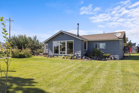 Tiny photo for 10403 Matney Way, Klamath Falls, OR 97603 (MLS # 220216413)