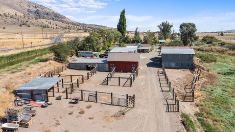 Tiny photo for 10403 Matney Way, Klamath Falls, OR 97603 (MLS # 220216413)