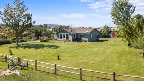 Tiny photo for 10403 Matney Way, Klamath Falls, OR 97603 (MLS # 220216413)