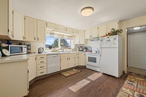 Tiny photo for 10403 Matney Way, Klamath Falls, OR 97603 (MLS # 220216413)