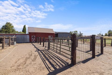 Tiny photo for 10403 Matney Way, Klamath Falls, OR 97603 (MLS # 220216413)