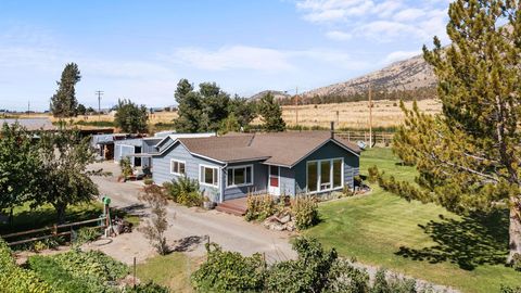 Photo of 10403 Matney Way, Klamath Falls, OR 97603 (MLS # 220216413)