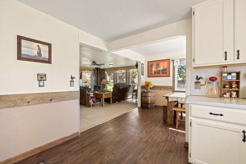 Tiny photo for 10403 Matney Way, Klamath Falls, OR 97603 (MLS # 220216413)