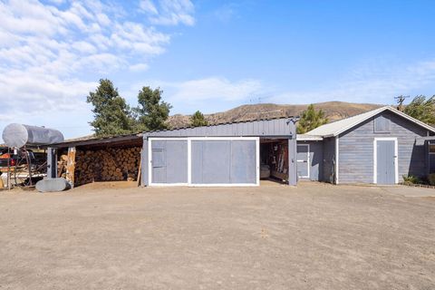 Tiny photo for 10403 Matney Way, Klamath Falls, OR 97603 (MLS # 220216413)