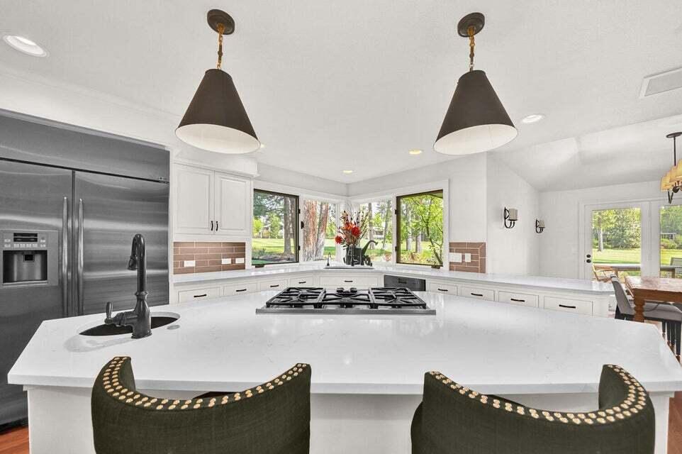 Broken Top - Residential