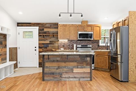 Tiny photo for 19637 Poplar Street, Bend, OR 97702 (MLS # 220224448)