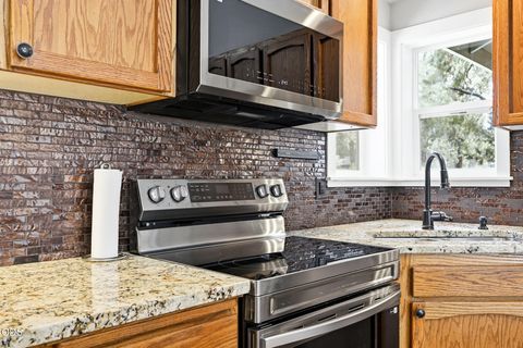 Tiny photo for 19637 Poplar Street, Bend, OR 97702 (MLS # 220224448)