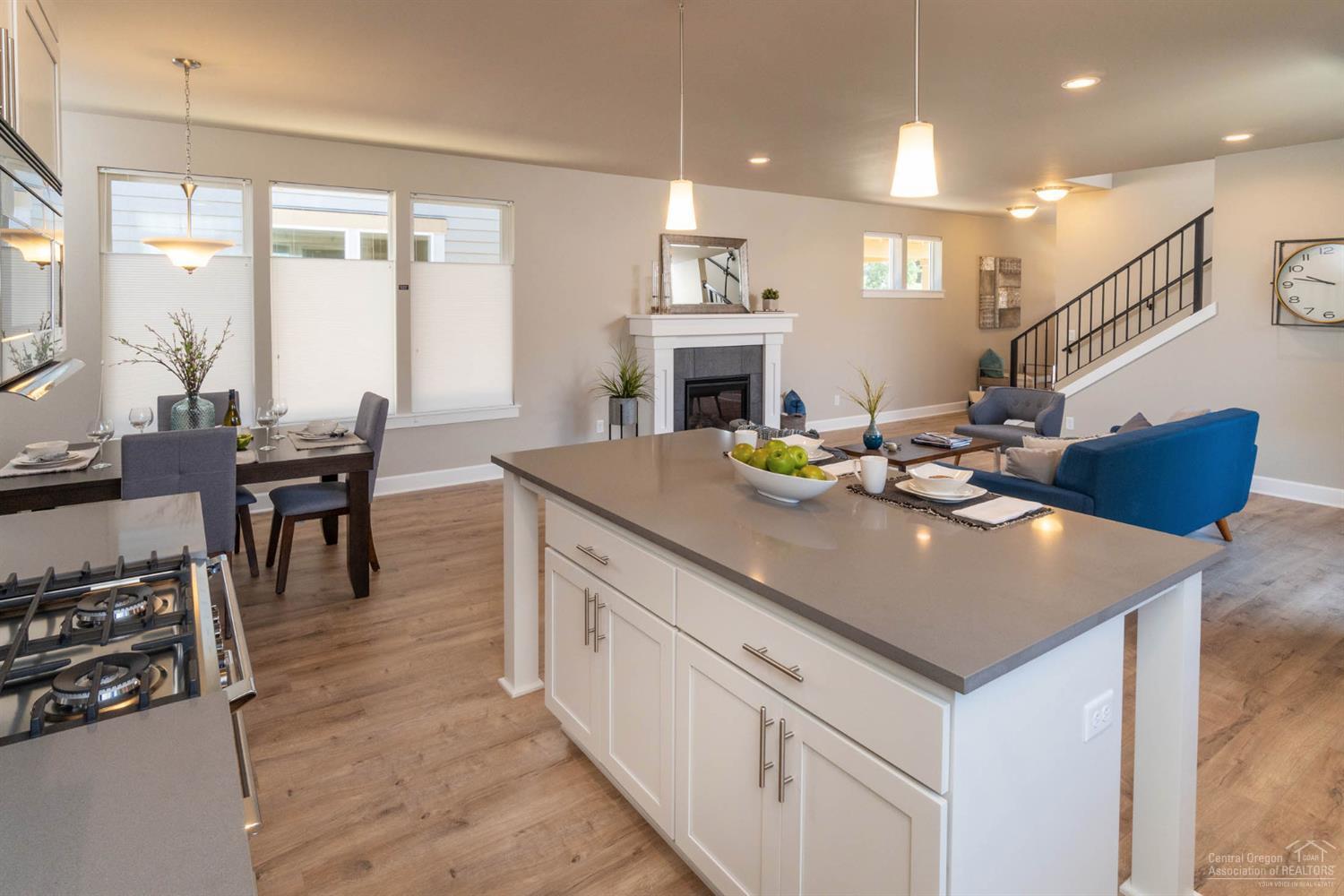 SaddleStone - Residential