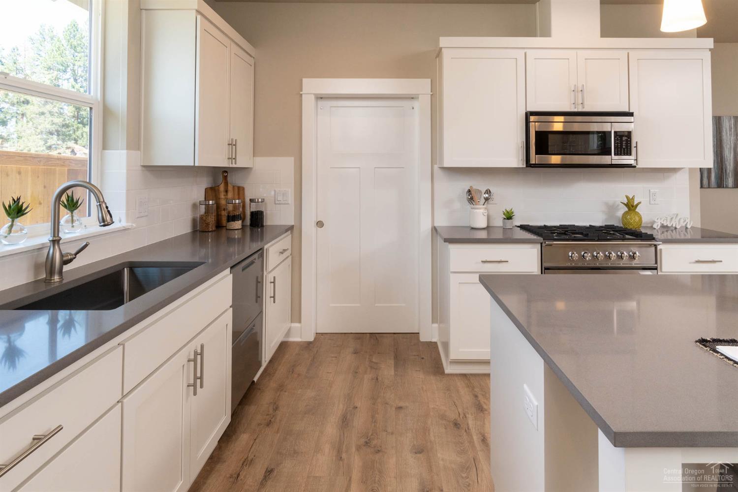 SaddleStone - Residential