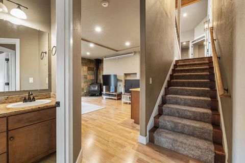 Tiny photo for 6447 Jake Road, Klamath Falls, OR 97601 (MLS # 220215605)