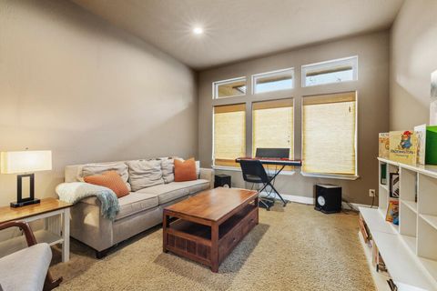 Tiny photo for 6447 Jake Road, Klamath Falls, OR 97601 (MLS # 220215605)