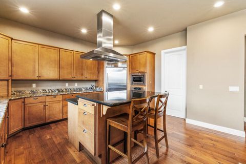 Tiny photo for 6447 Jake Road, Klamath Falls, OR 97601 (MLS # 220215605)