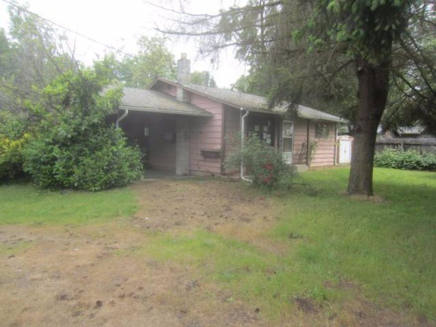 2 bed/1 bath home in SE Grants Pass. Has good size lot @.36 acres. Spacious living area. Cute little kitchen. Fenced in backyard.