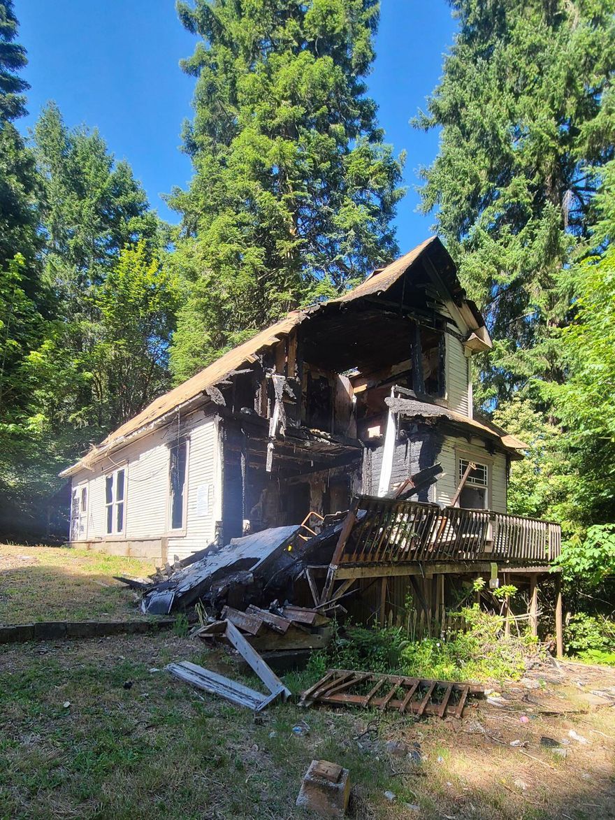 Multiple Offers Received.  All Highest and Best Offers will be received until the end of the business day Friday 9/10/21. Value is in the land. Great location on a very quiet street. The house was fully involved in a fire and as a result been therefore condemned by the city. The city of Glendale is willing to work with a variety of plans for future development. Please be cautious while exploring the premises.