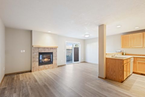 Tiny photo for 1464 SW 16th Street, Redmond, OR 97756 (MLS # 220212749)