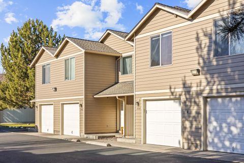 Tiny photo for 1464 SW 16th Street, Redmond, OR 97756 (MLS # 220212749)