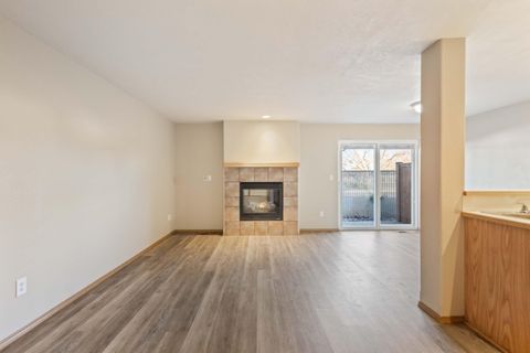 Tiny photo for 1464 SW 16th Street, Redmond, OR 97756 (MLS # 220212749)