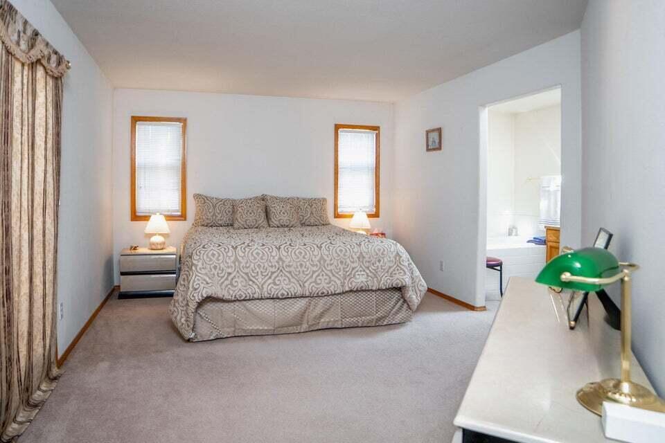 Picture for the property 220217878, 3 beds, 2 baths