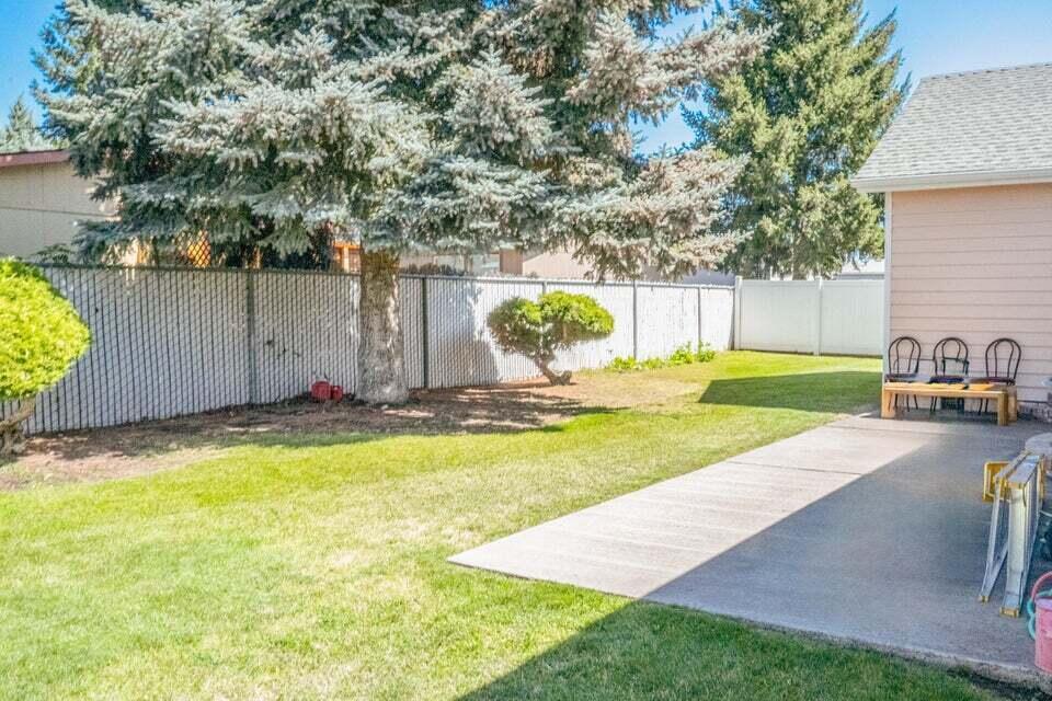 Picture for the property 220217878, 3 beds, 2 baths