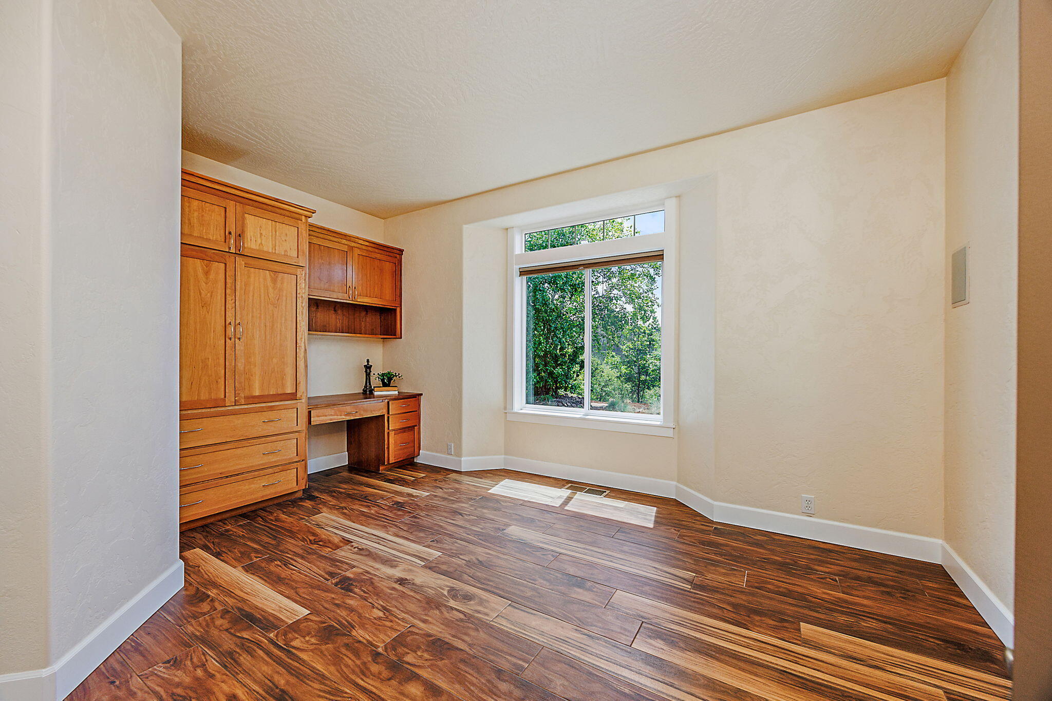 Eleven-eighty Orchard Tract - Residential