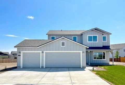 Tiny photo for 335 NW Par Avenue, Madras, OR 97741 (MLS # 220213121)