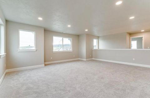 Tiny photo for 335 NW Par Avenue, Madras, OR 97741 (MLS # 220213121)