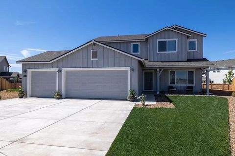 Photo of 335 NW Par Avenue, Madras, OR 97741 (MLS # 220213121)