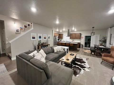 Tiny photo for 335 NW Par Avenue, Madras, OR 97741 (MLS # 220213121)